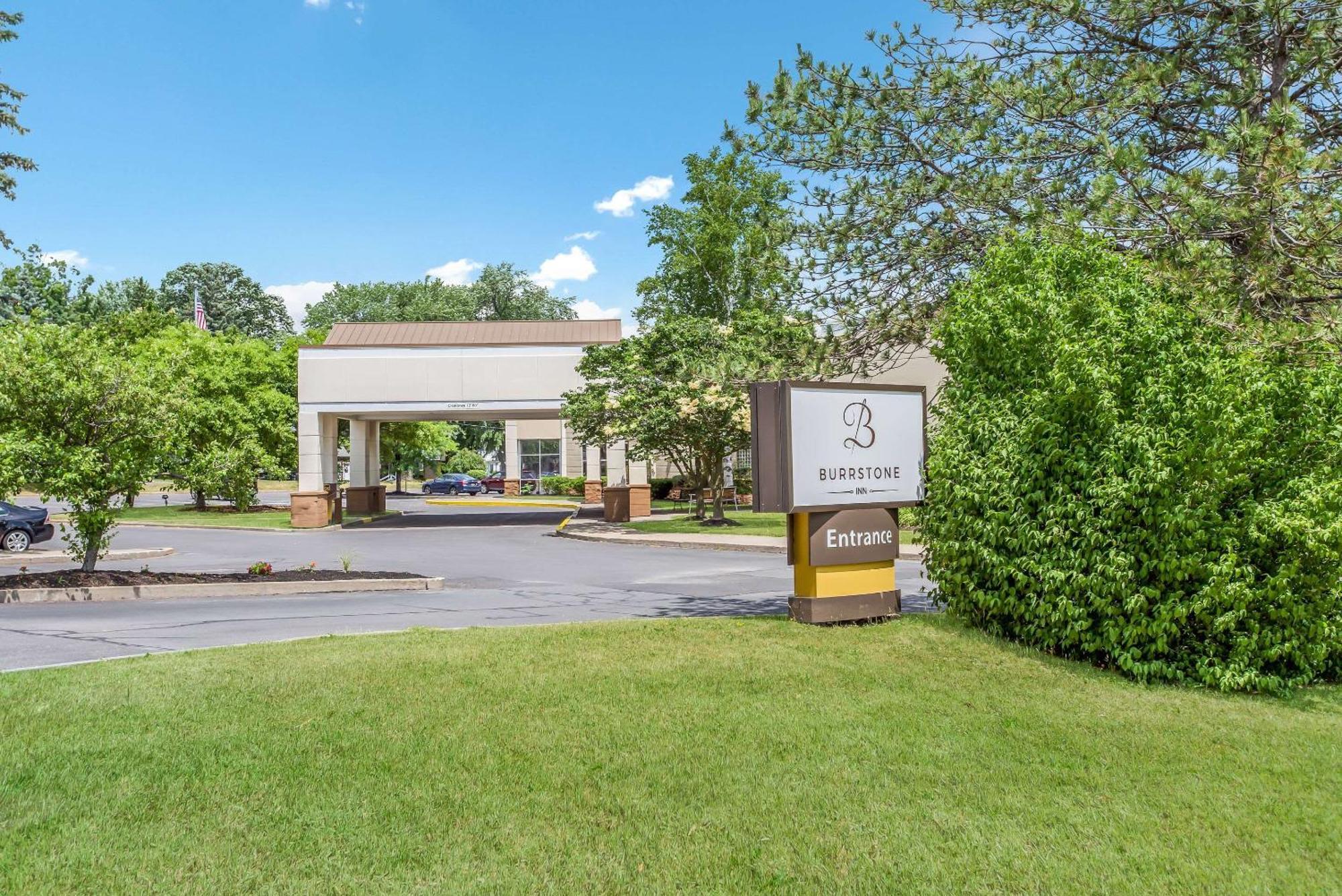 Burrstone Inn, Ascend Hotel Collection New Hartford Extérieur photo